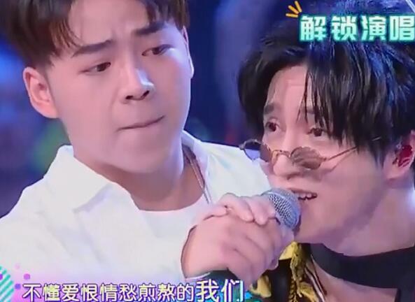 唱之后,第61号朱兴东凭借完美的表现脱颖而出,获得了和薛之谦一起在