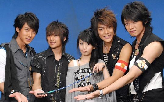 微笑再美再甜是什么歌