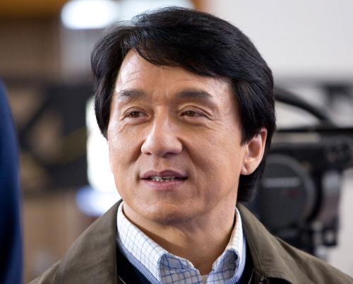 成龙到底姓什么