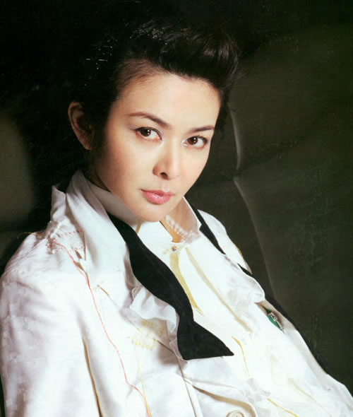 关之琳是满族人吗