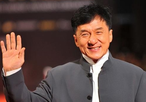 成龙沉迷游戏什么梗