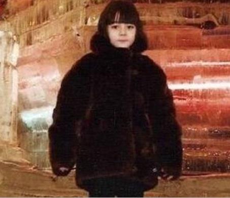 迪丽热巴晒出小时候照片