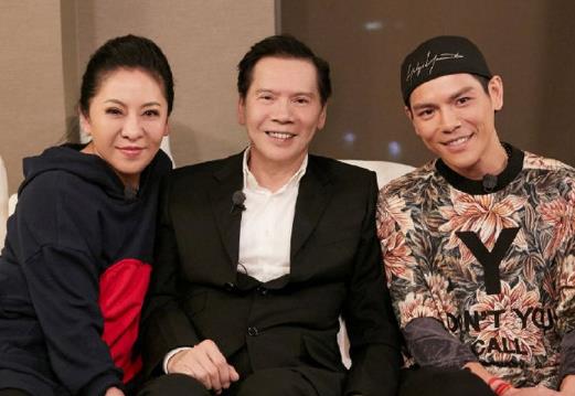 向太为郭碧婷向佐合照加爱心