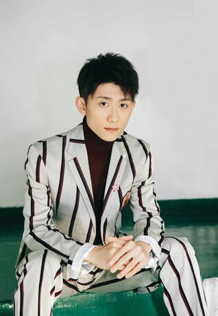 张一山为什么剃光头