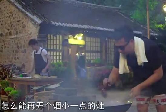 黄磊为什么晚上戴墨镜