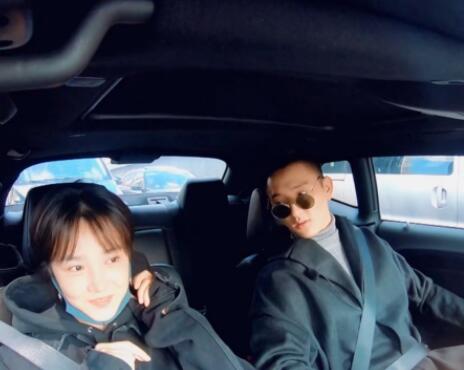 于小彤开的是什么车