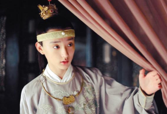 于小彤开的是什么车