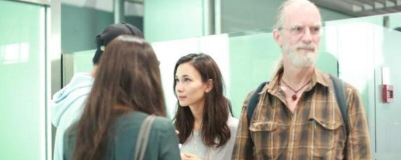 卢靖姗父亲哪个国家