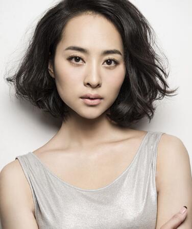 岳弯弯的扮演者