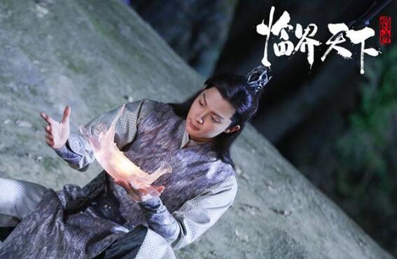 爵迹临界天下银尘喜欢谁