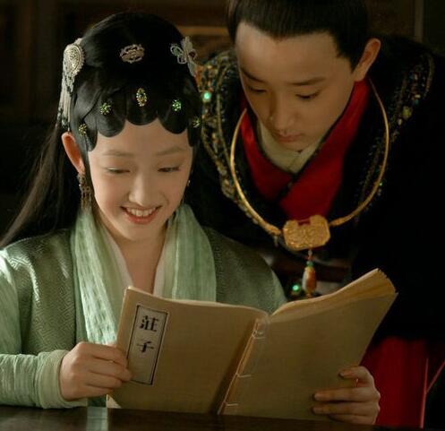 于小彤和杨洋演的是一版的红楼梦吗