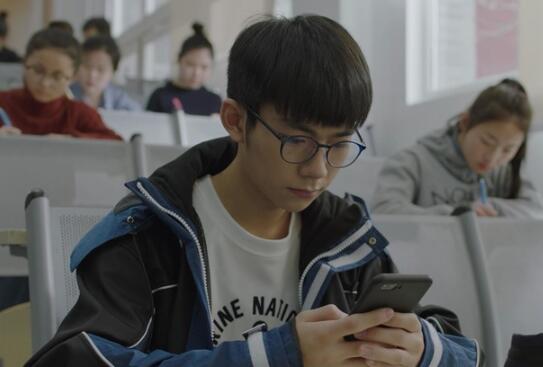 小欢喜中磊儿的妈妈怎么死的