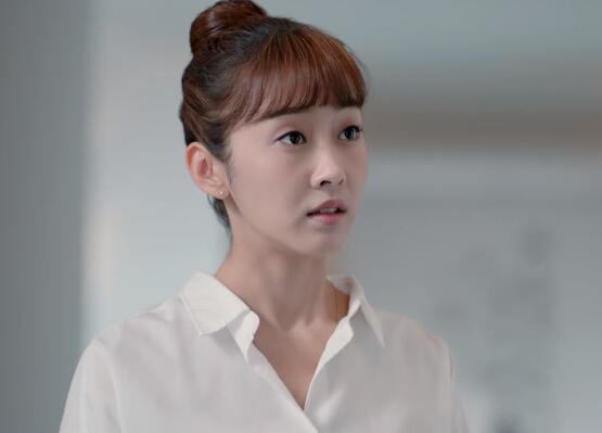 何彩虹是谁的女儿