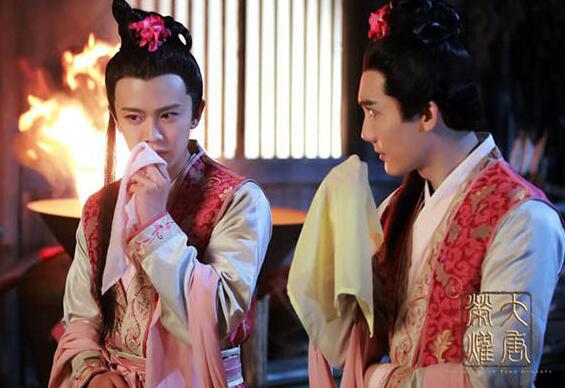 大唐荣耀任嘉伦男扮女装是在第几集