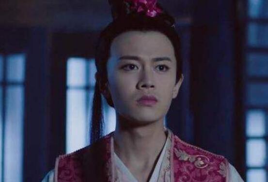 大唐荣耀任嘉伦男扮女装是在第几集
