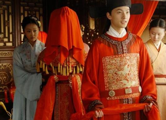 红楼梦杨洋版结婚是几集