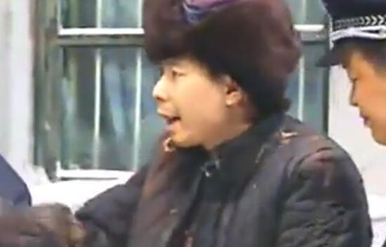 东北一家人偷井盖哪一集