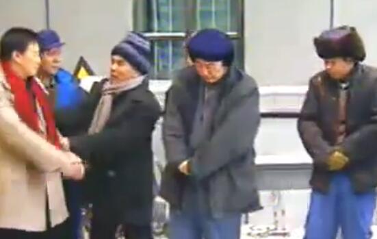 东北一家人偷井盖哪一集