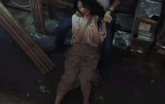 隐秘的角落王瑶是被谁杀死的