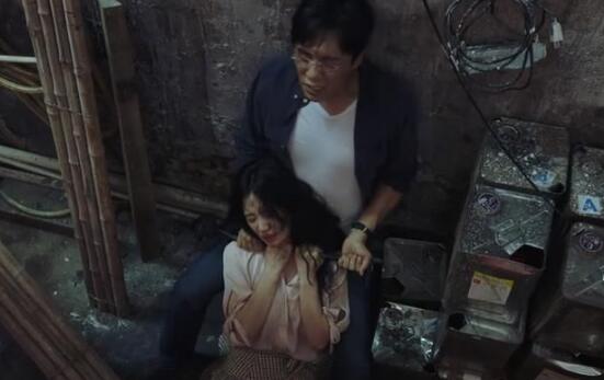 隐秘的角落后妈死了吗