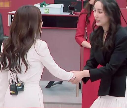 杨钰莹凡尔赛十级学者什么梗