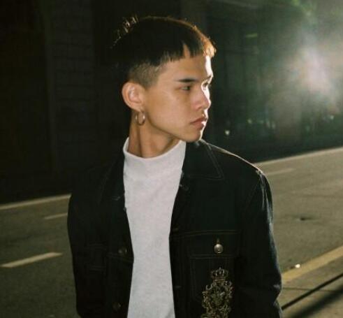 艾克里里是怎么火的