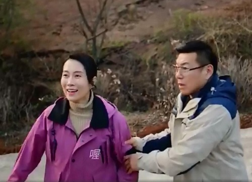 号手就位夏拙妈妈是谁演的 母子遥遥相望惹人泪目