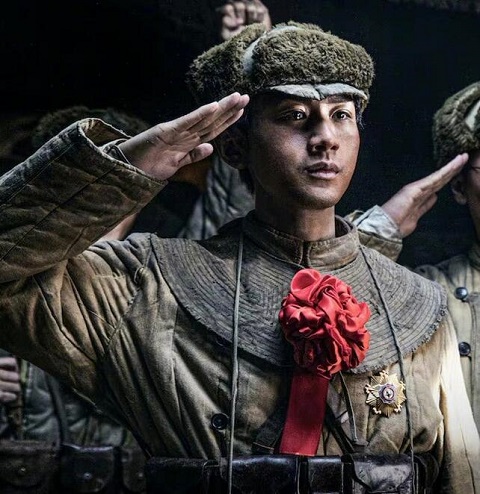 理想照耀中国成毅什么角色