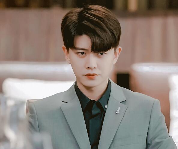 乌鸦小姐与蜥蜴先生顾川身世是什么