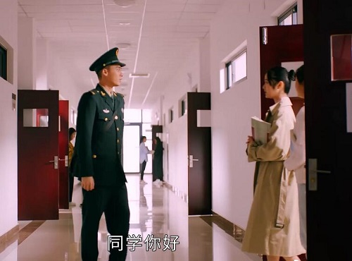 当时《号手就位》到山东大学拍摄时,学校发布了招募群演的信息,剧组要