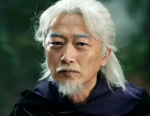 司藤丘山身份