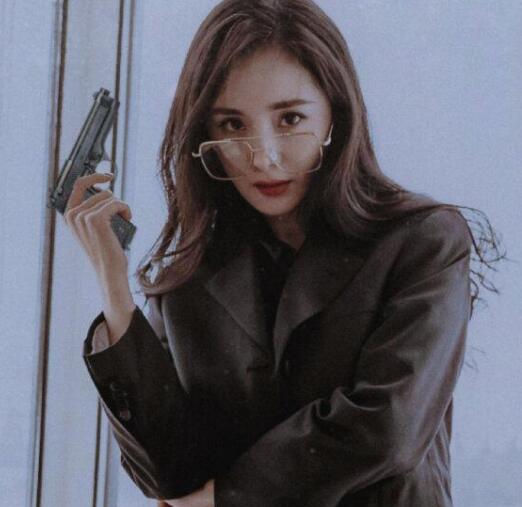 刺杀小说家屠灵身份