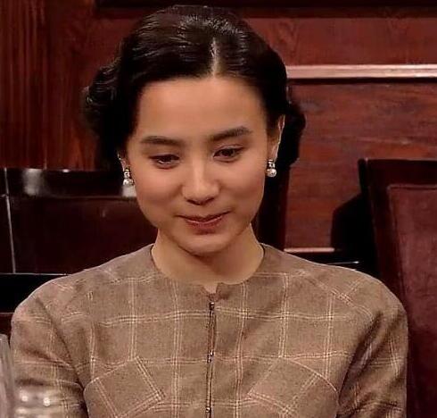 悬崖中的顾秋妍叛变了吗