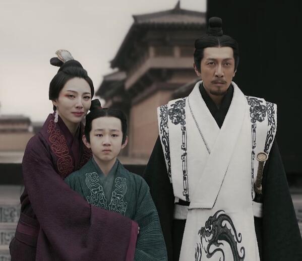 芈华是秦始皇的什么人