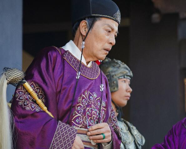 御赐小仵作秦栾为什么贴胡子