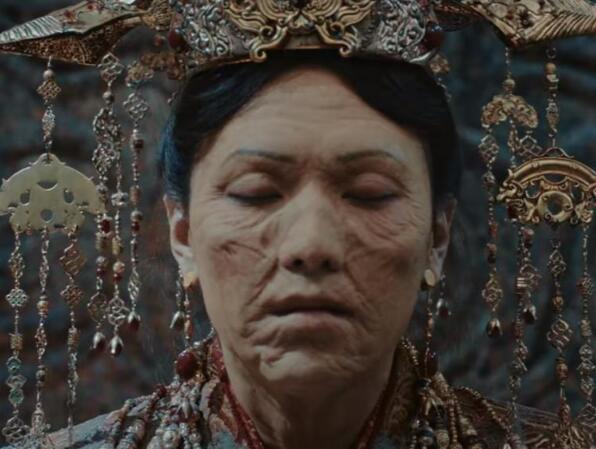 西王母秘密是长生,西王母用和动物共生的方式实现永生,鸡冠蛇就是载体