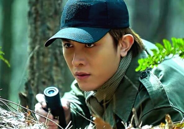 卓然和裴俞为什么互换身份