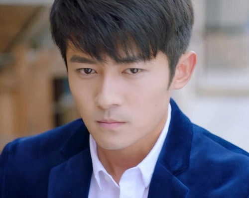 唐可儿大学毕业后进入mj集团上班,成为霍彬助理,两人在朝夕相处之下