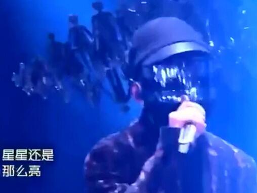 星星还是那么亮月亮还是在天上什么歌