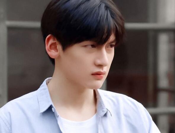 亲爱的爸妈翟潇闻身份