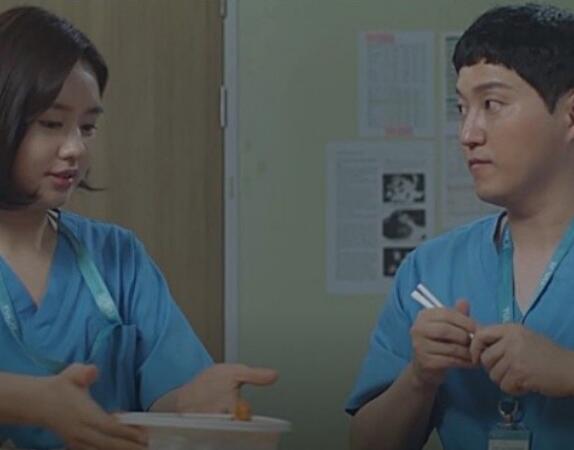 机智的医生生活杨硕亨喜欢谁