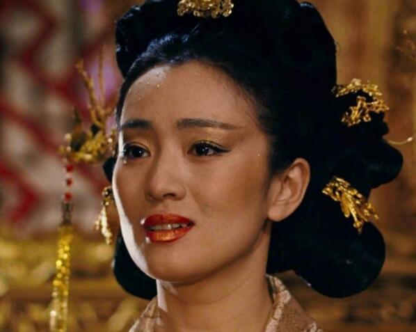 满城尽带黄金甲王后和太子什么关系