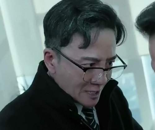 燃烧警察内鬼是谁