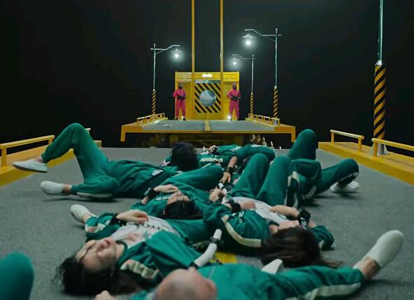 鱿鱼游戏拔河怎么赢的