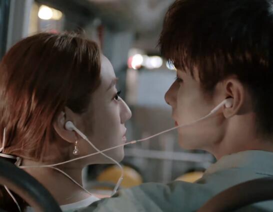 住我对面的小哥哥第几集在一起