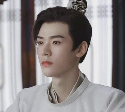 帝皇书帝梓元喜欢谁