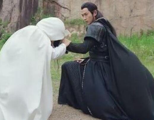 夜尊为什么恨黑袍使