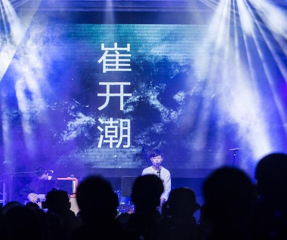 清晨伴我行白马踏新泥是什么歌