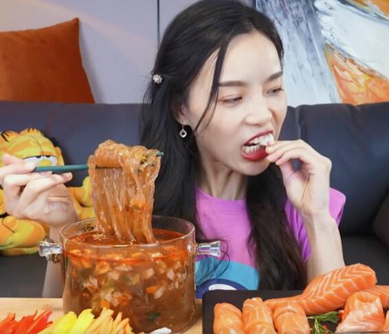 小贝饿了的小贝多大了