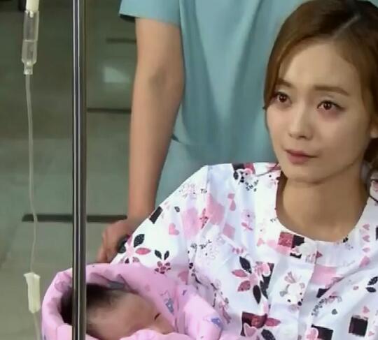 欧若拉公主女主的孩子是谁的